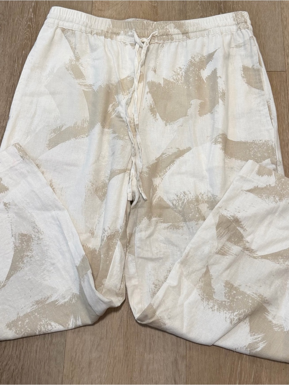 Wide-Leg Linen-Blend Drawstring Pants in White & Beige